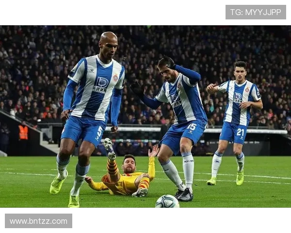 阿拉维斯主场逆转西班牙人惊险取胜展现斗志完成关键三分争夺